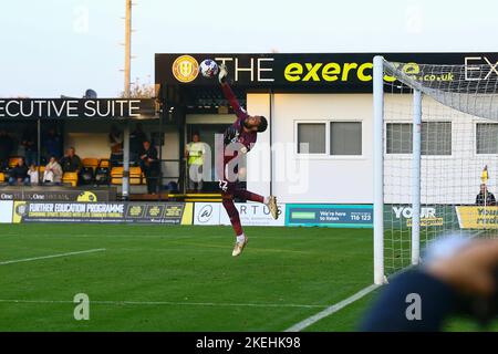 Stade Envirovent, Harrogate, Angleterre - 12th novembre 2022 gardien de but Lawrence Vigoroux de Leyton Orient - pendant le jeu Harrogate Town / Leyton Orient, EFL League 2, 2022/23, au stade Envirovent, Harrogate, Angleterre - 12th novembre 2022 crédit: Arthur Haigh/WhiteRosePhotos/Alay Live News Banque D'Images