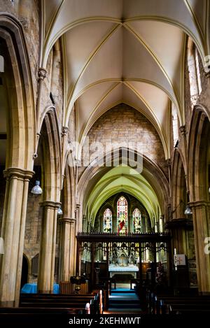 Un écran de chœur et un plafond voûté à l'église St. Michaels et All Angels à Broadway, en Angleterre. Banque D'Images