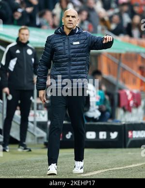 Augsbourg, Allemagne. 12th novembre 2022. L'entraîneur en chef de Bochum Thomas Letsch gestes lors du match de football allemand de la première division Bundesliga entre le FC Augsburg et le VfL Bochum 1848 à Augsburg, Allemagne, 12 novembre 2022. Credit: Philippe Ruiz/Xinhua/Alay Live News Banque D'Images
