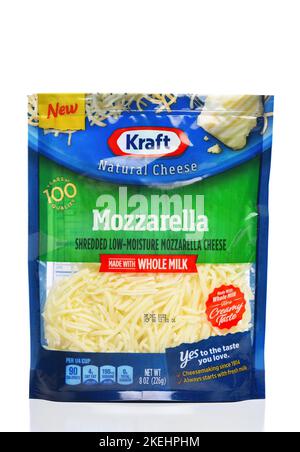 IRIVNE, CALIFORNIE - 12 NOVEMBRE 2022 : un sac de fromage mozzarella râpé Kraft. Banque D'Images