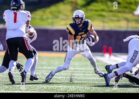 Edmond, OK, États-Unis. 12th novembre 2022. Jaylen Cottrell (27), Grand Receveur de l'Université de l'Oklahoma du Centre, joue avec le ballon pendant le match de football de la NCAA entre l'Université du Missouri central Mules et l'Université de l'Oklahoma du Centre Bronchos au stade Chad Richison à Edmond, Oklahoma. Ron Lane/CSM/Alamy Live News Banque D'Images