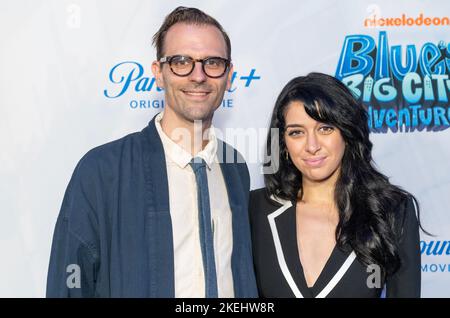 Matt Stawski et Niki Lopez assistent à la première de l'aventure Big City de Blue à Regal Union Square à New York sur 12 novembre 2022 Banque D'Images