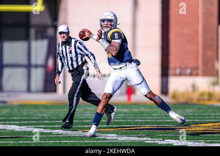 Edmond, OK, États-Unis. 12th novembre 2022. Stephon Brown (2) tente une passe lors du match de football de la NCAA entre l'Université de Central Missouri Mules et l'Université de Central Oklahoma Bronchos au Chad Richison Stadium d'Edmond, Oklahoma. Ron Lane/CSM/Alamy Live News Banque D'Images