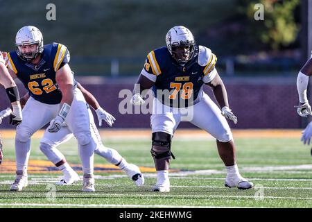 Edmond, OK, États-Unis. 12th novembre 2022. Noah Dobson (78), chef de l'offensive de l'Université de l'Oklahoma du Centre, semble bloquer le match de football de la NCAA entre l'Université des Mules du Missouri central et l'Université des Bronchos de l'Oklahoma du Centre au stade Chad Richison à Edmond, Oklahoma. Ron Lane/CSM/Alamy Live News Banque D'Images