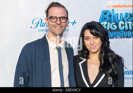 New York, États-Unis. 12th novembre 2022. Matt Stawski et Niki Lopez assistent à la première de Blue's Big City Adventure à Regal Union Square (photo de Lev Radin/Pacific Press) Credit: Pacific Press Media production Corp./Alay Live News Banque D'Images