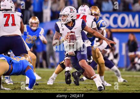 Pasadena, CA. 12th novembre 2022. Arizona Wildcats Quarterback Jayden de Laura #7 en action pendant le deuxième trimestre du match de football NCAA entre les Bruins UCLA et les Wildcats Arizona au Rose Bowl à Pasadena, Californie.obligatoire photo Credit: Louis Lopez/Cal Sport Media/Alay Live News Banque D'Images