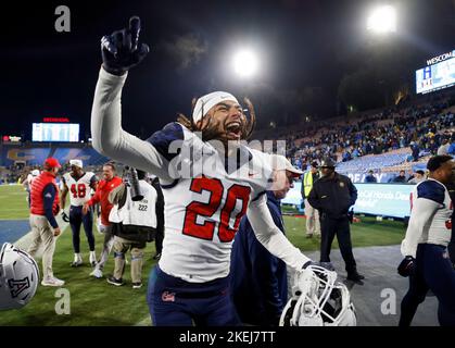 Pasadena, Californie, États-Unis. 12th novembre 2022. Arizona Wildcats Corner back Treydan Stukes #20 célèbre après le match de football NCAA entre les Arizona Wildcats et les Bruins UCLA au Rose Bowl à Pasadena, Californie. Crédit photo obligatoire : Charles Baus/CSM/Alay Live News Banque D'Images