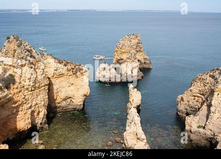 Randonnée le long de la côte de l'Algarve de Burgau à Lagos Banque D'Images