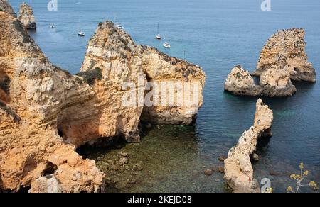 Randonnée le long de la côte de l'Algarve de Burgau à Lagos Banque D'Images