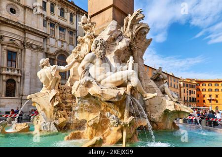 Rome Lazio Italie. Fontana dei Quattro Fiumi (Fontaine des quatre fleuves) est une fontaine de la Piazza Navona. Il a été conçu par Gian Lorenzo Bernini Banque D'Images