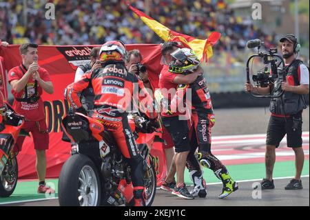 Mandalika, Mandalika de la province de Nusa Tenggara Ouest en Indonésie. 13th novembre 2022. L'équipe Ducati célèbre après le Championnat du monde de Superbike au circuit de Mandalika, dans la province de West Nusa Tenggara en Indonésie, le 13 novembre 2022. Credit: Veri Sanovri/Xinhua/Alay Live News Banque D'Images