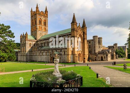 L'architecture étonnante de l'abbaye catholique romaine de Buckfast fait partie d'un monastère bénédictin. Il est situé à Buckfastleigh, Devon, Angleterre, Royaume-Uni Banque D'Images