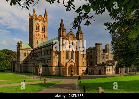 L'architecture étonnante de l'abbaye catholique romaine de Buckfast fait partie d'un monastère bénédictin. Il est situé à Buckfastleigh, Devon, Angleterre, Royaume-Uni Banque D'Images