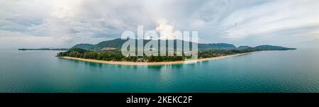 Vue panoramique sur l'île de Koh Lanta, Thaïlande. Point de vue aérien sur l'île tropicale. Banque D'Images