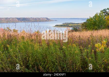 vue sur la vallée du mississippi et le lac pepin depuis le parc national frontenac, minnesota Banque D'Images