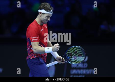 Turin, Italie. 13th novembre 2022. Casper Ruud de Norvège fête lors du match des célibataires du groupe rouge-Robin rond entre Felix Auger-Aliassime du Canada et Casper Ruud de Norvège le premier jour des finales du Tour mondial de Nitto ATP à Pala Alpitour sur 13 novembre 2022 à Turin, Italie crédit: Marco Canoniero/Alay Live News Banque D'Images