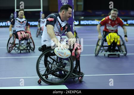 Sheffield, Royaume-Uni. 13th novembre 2022. English Institute of Sport Sheffield, Sheffield, South Yorkshire, 13th novembre 2022. Angleterre Wheelchair Rugby League vs pays de Galles Wheelchair Rugby League dans la demi-finale de rugby League coupe du monde 2021 Sebastien Bechara d'Angleterre la Ligue de rugby en fauteuil roulant atteint pour marquer son 2nd essai du match contre le pays de Galles Wheelchair Rugby League crédit: Touchlinepics/Alay Live News Banque D'Images