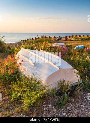 Coucher de soleil sur la côte nord du Kent à Whitstable Banque D'Images