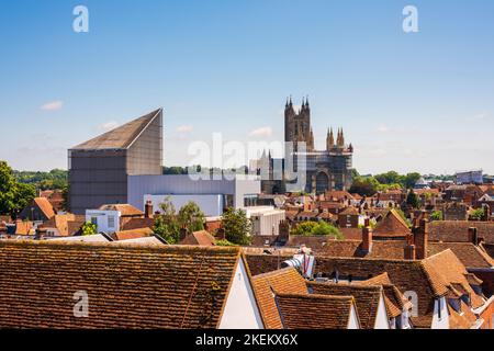 La cathédrale de Canterbury et le théâtre Marlowe sont vus depuis le sommet des tours Westgate Banque D'Images