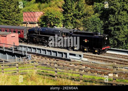 BR locomotive standard de classe 9F n° 92134 à la gare de Goathland, North Yorkshire Moors Railway. Banque D'Images