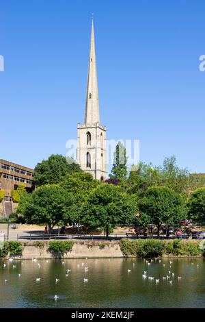 Worcester St Andrews Spire in St Andrews Garden of Remembrance à côté de la rivière Severn Worcester Worcestershire Angleterre GB Europe Banque D'Images