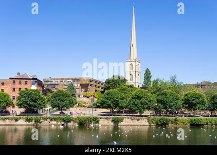 Worcester St Andrews Spire in St Andrews Garden of Remembrance à côté de la rivière Severn Worcester Worcestershire Angleterre GB Europe Banque D'Images