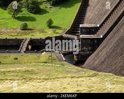 Barrage de Clearwen réservoir, Elan Valley, au Pays de Galles Banque D'Images