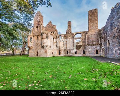 Il s'agit des ruines datant de 15th ans du Palais des Evêques et des Earl's, près de la cathédrale St Magnus à Kirkwall, sur Orkney, construite par Patrick Earl of Orkney Banque D'Images