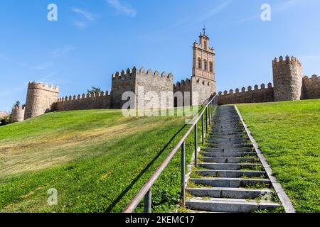 Les murs romains d'Avila une journée d'été ensoleillée. Espagne Banque D'Images