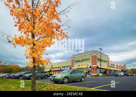 New Hartford, New York - 19 octobre 2022 : vue panoramique sur l'extérieur du bâtiment Panera Bread. Banque D'Images