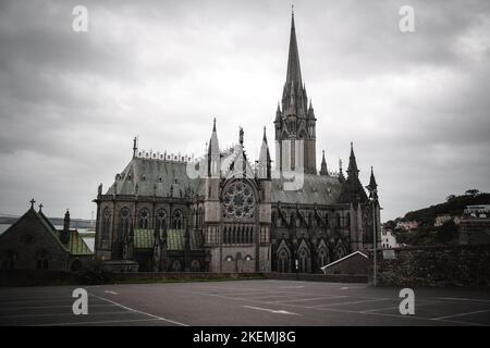 La cathédrale néo-gothique de Saint-Colman, généralement appelée cathédrale de Cobh, est une cathédrale catholique romaine de Cobh, en Irlande. Banque D'Images