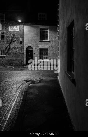 Bridport la nuit, St Michael's Lane, une nuit d'automne. Calme et atmosphère. Photographie de nuit. Banque D'Images