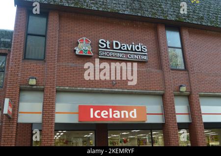 13th novembre 2022, Swansea, pays de Galles, Royaume-Uni. Supermarché Islande dans l'ancien centre commercial St David. Banque D'Images