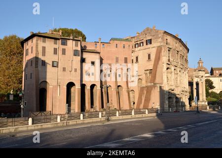 Italie, Rome, via del Teatro di Marcello, Palazzo Orsini (Teatro di Marcello) Banque D'Images