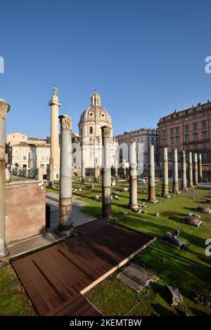 italie, rome, forum de trajan, basilique d'ulpia et colonne de trajan Banque D'Images