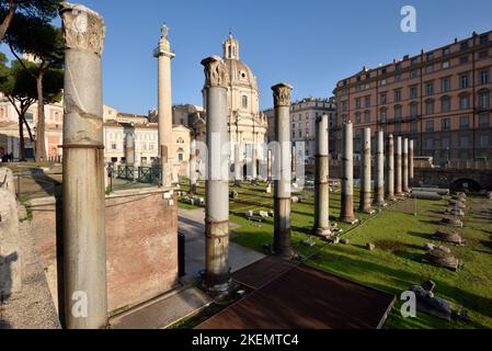 italie, rome, forum de trajan, basilique d'ulpia et colonne de trajan Banque D'Images