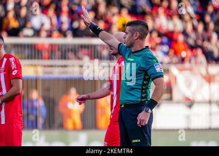 Monza, Italie. 13th novembre 2022. Antonio Giua (Referee) pendant l'AC Monza vs US Salernitana, football italien série A match à Monza, Italie, 13 novembre 2022 crédit: Agence de photo indépendante/Alamy Live News Banque D'Images