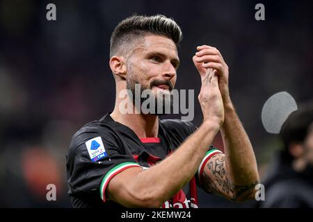 Milan, Italie. 13th novembre 2022. Olivier Giroud, de l'AC Milan, célèbre à la fin de la série Un match de football entre l'AC Milan et l'AFC Fiorentina au stade San Siro de Milan (Italie), 13 novembre 2022. Photo Andrea Staccioli/Insidefoto crédit: Insidefoto di andrea staccioli/Alamy Live News Banque D'Images