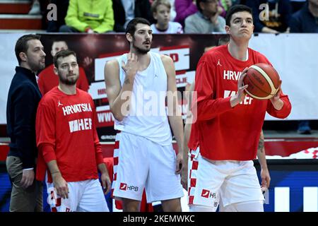 Zagreb, Croatie. 13th novembre 2022. ZAGREB, CROATIE - NOVEMBRE 13 : les joueurs de Croatie se réchauffent avant le match de qualification préalable de la FIBA Eurobasket 2025 entre la Croatie et la Pologne au centre de basket-ball Drazen Petrovic sur 13 novembre 2022 à Zagreb, Croatie. Photo par Marko Lukunic/PIXSELL crédit: Pixsell Agence photo et vidéo/Alay Live News Banque D'Images