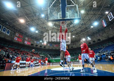 Zagreb, Croatie. 13th novembre 2022. ZAGREB, CROATIE - NOVEMBRE 13 : les joueurs de Croatie se réchauffent avant le match de qualification préalable de la FIBA Eurobasket 2025 entre la Croatie et la Pologne au centre de basket-ball Drazen Petrovic sur 13 novembre 2022 à Zagreb, Croatie. Photo par Marko Lukunic/PIXSELL crédit: Pixsell Agence photo et vidéo/Alay Live News Banque D'Images