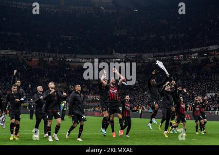 Milan, Italie. 13th novembre 2022. Les joueurs de l'AC Milan célèbrent à la fin de la série Un match de football entre l'AC Milan et l'AFC Fiorentina au stade San Siro de Milan (Italie), 13 novembre 2022. Photo Andrea Staccioli/Insidefoto crédit: Insidefoto di andrea staccioli/Alamy Live News Banque D'Images