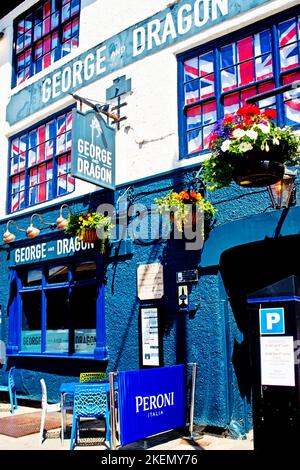 George and Dragon Pub avec Queens Platinum Jubilee Banners, Yarm on Tees, North Riding Yorkshire, Angleterre Banque D'Images