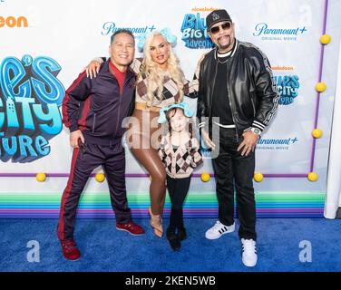 12 novembre 2022, New York, New York, Etats-Unis: Acteur BD Wong, Coco Austin, Chanel Nicole Male et rappeur Ice-T assistez à la première de l'aventure de la grande ville de Blue à Regal Union Square (Credit image: © Lev Radin/Pacific Press via ZUMA Press Wire) Banque D'Images