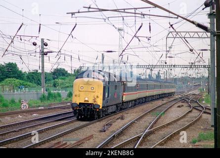 Une locomotive diesel Deltic de classe 55 numéro 55019 qui travaille une charte pour passionnés à Alexandra Palace le 7th juin 2003. Banque D'Images