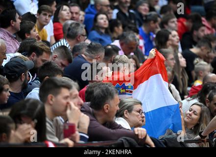 Zagreb, Croatie. 13th novembre 2022. ZAGREB, CROATIE - NOVEMBRE 13 : les fans croates apportent leur soutien lors du match de pré-qualification de la FIBA Eurobasket 2025 entre la Croatie et la Pologne au centre de basket-ball Drazen Petrovic sur 13 novembre 2022 à Zagreb, Croatie. Photo par Marko Lukunic/PIXSELL crédit: Pixsell Agence photo et vidéo/Alay Live News Banque D'Images