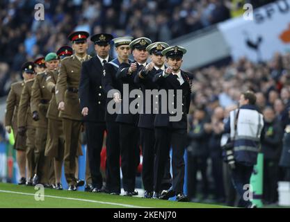 Londres, Angleterre, 12th novembre 2022. Membres des forces armées lors du match de la première Ligue au stade Tottenham Hotspur, Londres. Le crédit photo devrait se lire: Paul Terry / Sportimage Banque D'Images