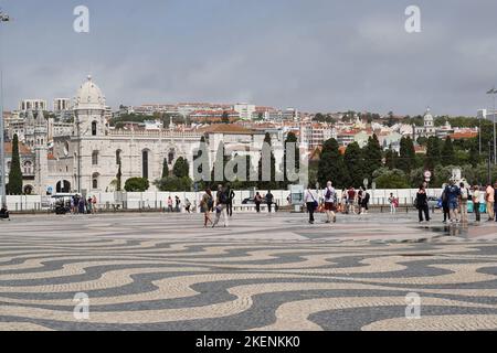 Lisbonne, Portugal - septembre 2022 : vue sur le monastère de Jeronimos et la ville de Lisbonne depuis Belem Banque D'Images