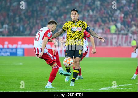 Athènes, Lombardie, Grèce. 13th novembre 2022. SERGIO ARAUJO du FC AEK lors du match de match 13, match de la Super League grecque entre le FC Olympiacos et le FC AEK au stade Karaiskakis sur 13 novembre 2022 à Athènes, Grèce. (Image de crédit : © Stefanos Kyriazis/ZUMA Press Wire) Banque D'Images