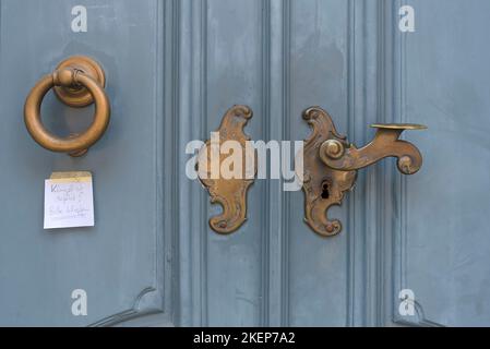 Serrure de porte en laiton historique, Lueneburg, Basse-Saxe, Allemagne Banque D'Images