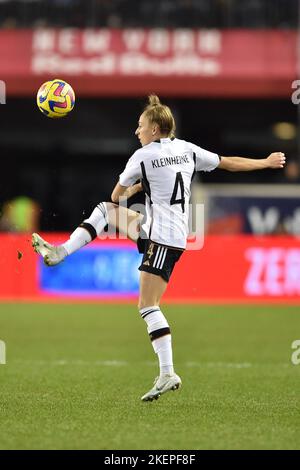 Harrison, New Jersey, États-Unis. 13th novembre 2022. Sophia KLEINHERNE (4), défenseuse de l'équipe nationale allemande des Womens, en action lors d'un match international amical à la Red Bull Arena de Harrison, New Jersey (Credit image: © Brooks Von Arx/ZUMA Press Wire) Credit: ZUMA Press, Inc./Alay Live News Banque D'Images